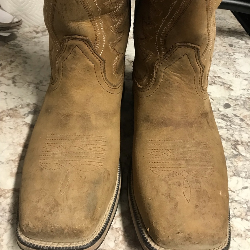 Ariat Square toe boots 8.5